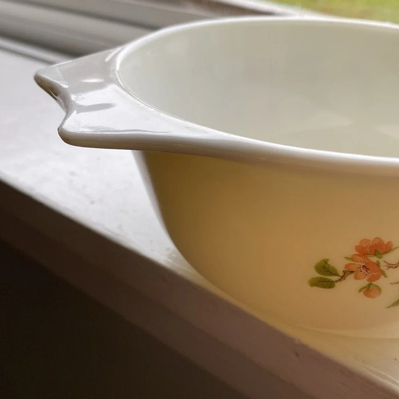 PYREX ENGLAND DISH Cherry Blossom" 6" Bowl, Milk Glass, Nesting Bowl, Vintage - Picture 6 of 6
